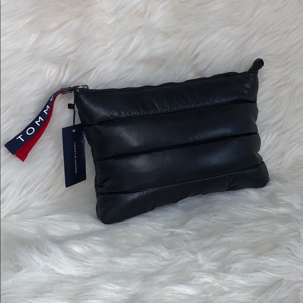 NWT: Tommy Hilfiger Pouch